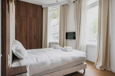 Un ou plusieurs lits dans un hébergement de l'établissement Charming flat - 2BR- 6P - Arc de Triomphe