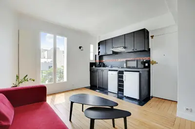 Cuisine ou kitchenette dans l'établissement Pick A Flat's Apartment in Ternes - Arc de Triomphe