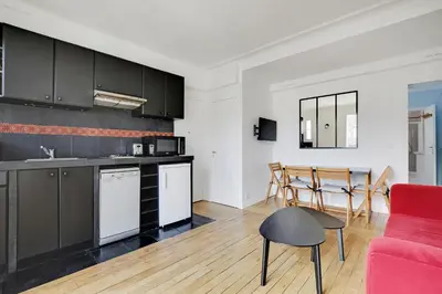 Cuisine ou kitchenette dans l'établissement Pick A Flat's Apartment in Ternes - Arc de Triomphe