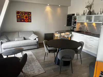 Cuisine ou kitchenette dans l'établissement Superbe appartement proche du Marais