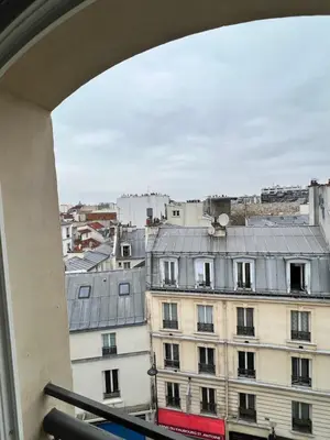 Vue générale sur Paris ou vue de la ville depuis l'appartement