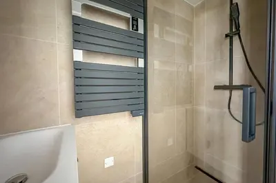Salle de bains dans l'établissement Flexliving - whole flat - Beauregard