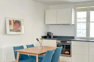 Cuisine ou kitchenette dans l'établissement Flexliving - whole flat - Beauregard