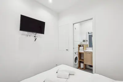 Télévision ou salle de divertissement dans l'établissement Lavie Maison I Marais & Historic & Central
