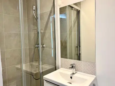Salle de bains dans l'établissement Petit appartement agréable au cœur du 11e arrondissement