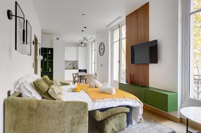 Télévision ou salle de divertissement dans l'établissement Bluestay 290 - Superbe appartement à Paris 17
