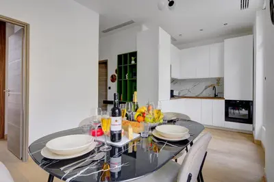 Cuisine ou kitchenette dans l'établissement Bluestay 290 - Superbe appartement à Paris 17