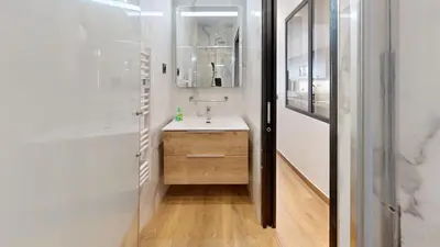 Salle de bains dans l'établissement Bluestay 25 - Charmant appartement à Paris 12
