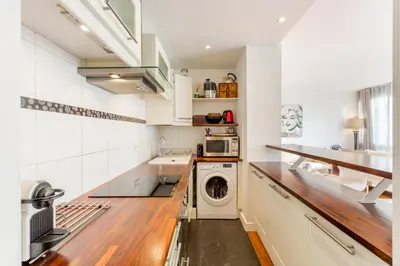 Cuisine ou kitchenette dans l'établissement Calme dans la verdure Paris 16e