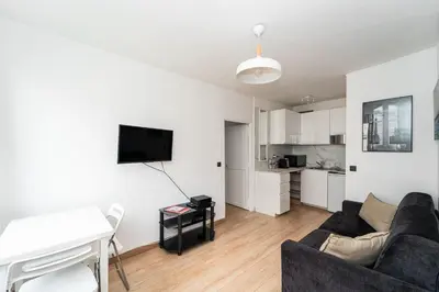 Cuisine ou kitchenette dans l'établissement Charmant 2 pièces à 2 pas du Marais