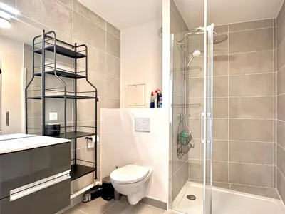Salle de bains dans l'établissement Home in Poniatowski near Vincennes Forest
