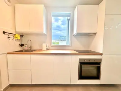 Cuisine ou kitchenette dans l'établissement Home in Poniatowski near Vincennes Forest