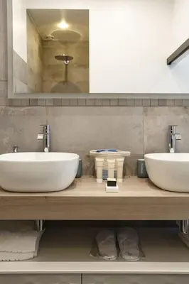 Salle de bains dans l'établissement Renovated spacious Parisian apt near la Madeleine