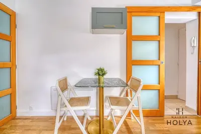 Télévision ou salle de divertissement dans l'établissement Proche Haussman - Le Mignon - 289B