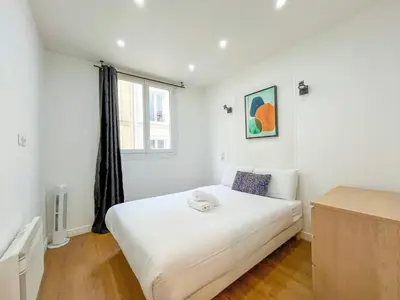 Un ou plusieurs lits dans un hébergement de l'établissement Urban Flat 18 - Charming 2BDR Parisian Home