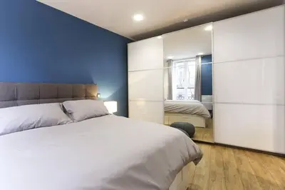 Un ou plusieurs lits dans un hébergement de l'établissement Newly renovated spacious apartment in Montorgeuil area