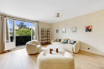 Coin salon dans l'établissement Appartement d'exception à Neuilly Achille Peretti I