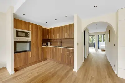 Cuisine ou kitchenette dans l'établissement Appartement d'exception à Neuilly Achille Peretti I