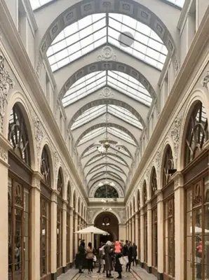 Clients de l'établissement Duplex au Sentier secret au cœur de Paris