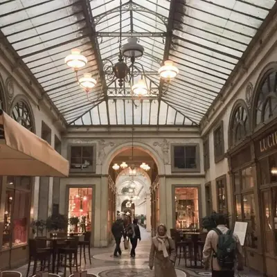 Clients de l'établissement Duplex au Sentier secret au cœur de Paris