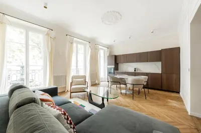 Coin salon dans l'établissement Luxury 3 Bedrooms - 3 Bathrooms - AC - Montmartre - Opéra