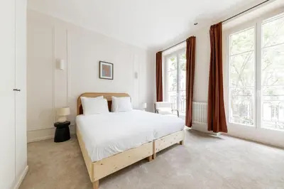 Un ou plusieurs lits dans un hébergement de l'établissement Luxury 3 Bedrooms - 3 Bathrooms - AC - Montmartre - Opéra