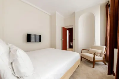 Un ou plusieurs lits dans un hébergement de l'établissement Luxury 3 Bedrooms - 3 Bathrooms - AC - Montmartre - Opéra