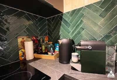 Plateau bouilloire dans l'établissement 18 Montmartre