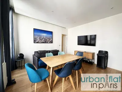 Télévision ou salle de divertissement dans l'établissement Urban Flat 71 - Amazing Apartment in Le Marais