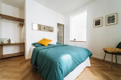 Un ou plusieurs lits dans un hébergement de l'établissement Hotel Particulier 3BDR 8PAX - Jardin du Luxembourg