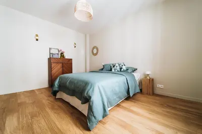 Un ou plusieurs lits dans un hébergement de l'établissement Hotel Particulier 3BDR 8PAX - Jardin du Luxembourg
