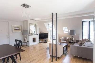 Télévision ou salle de divertissement dans l'établissement Luxury & quiet Paris 16 Auteuil