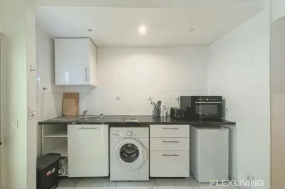 Cuisine ou kitchenette dans l'établissement Flexliving - room - Banquier