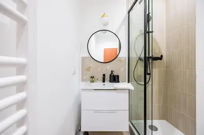 Salle de bains dans l'établissement Appart 1 chambre#Tour Eiffel#Champ de Mars#Paris 7