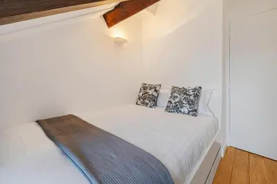 Un ou plusieurs lits dans un hébergement de l'établissement Marais Rooftop Apartment