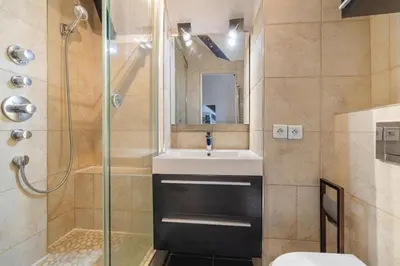 Salle de bains dans l'établissement Marais Rooftop Apartment