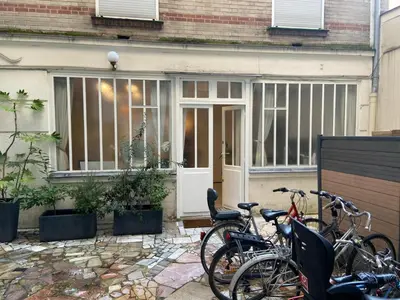 Vélo sur le terrain de l'établissement Calm & Charming Atelier in Paris ou dans les environs