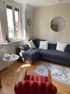 Coin salon dans l'établissement Charmant perchoir plein sud à Boulogne !