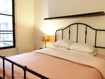 Un ou plusieurs lits dans un hébergement de l'établissement Le Marais style APT with 3 bdrs 3 mns Republique N3-43