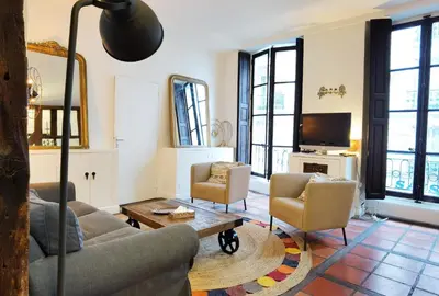 Coin salon dans l'établissement Le Marais style APT with 3 bdrs 3 mns Republique N3-43