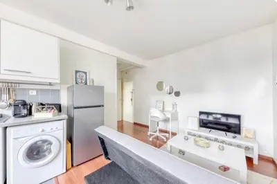 Cuisine ou kitchenette dans l'établissement L'idéal à 2 pas de Paris et du métro dhhimmo