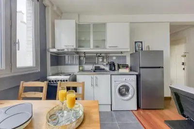 Cuisine ou kitchenette dans l'établissement L'idéal à 2 pas de Paris et du métro dhhimmo