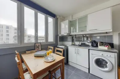 Cuisine ou kitchenette dans l'établissement L'idéal à 2 pas de Paris et du métro dhhimmo
