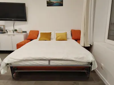 Un ou plusieurs lits dans un hébergement de l'établissement appartement champs elysees