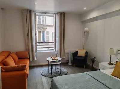 Un ou plusieurs lits dans un hébergement de l'établissement appartement champs elysees
