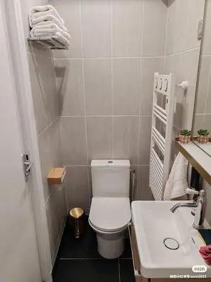 Salle de bains dans l'établissement appartement champs elysees