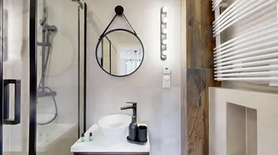 Salle de bains dans l'établissement Bluestay 86 - Charmant appartement Paris 13