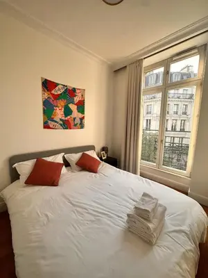 Un ou plusieurs lits dans un hébergement de l'établissement 2 bedrooms in marais