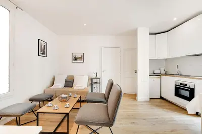 Cuisine ou kitchenette dans l'établissement Séjour parisien pour 4, près de Montmartre
