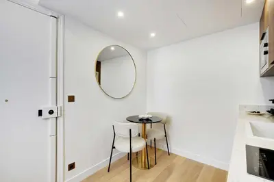 Cuisine ou kitchenette dans l'établissement Superb apartment with AC - 1BR-2P - Arts et Métier